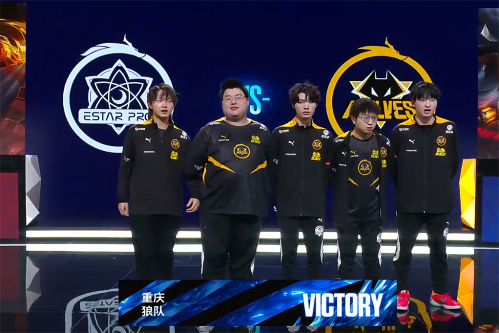 球迷们对新 球迷们对新