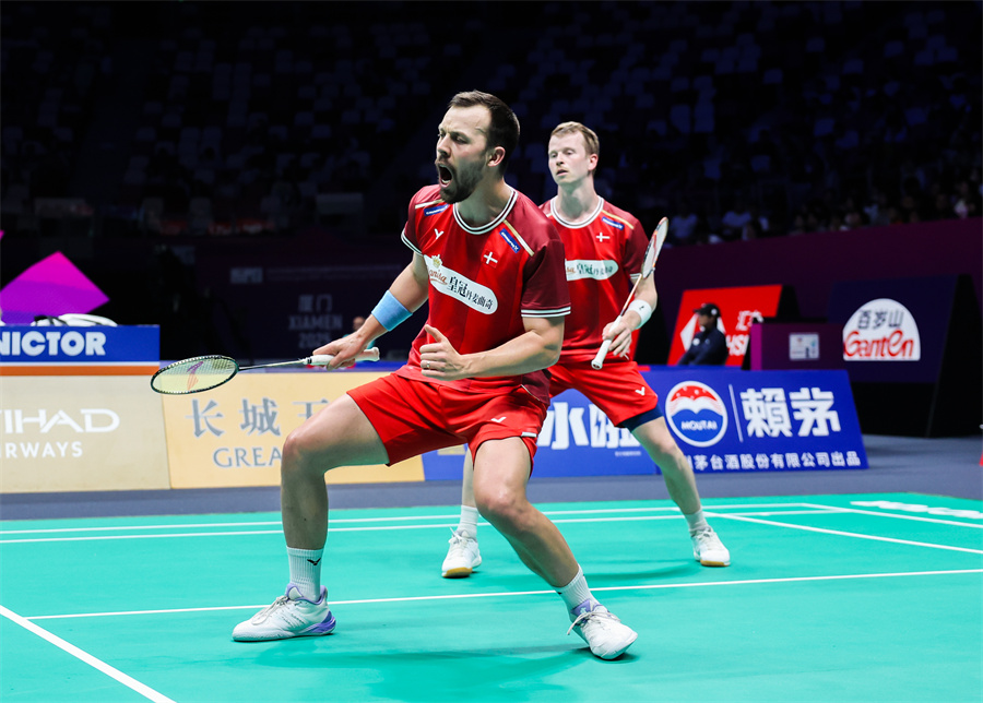 经将目光转 经将目光转